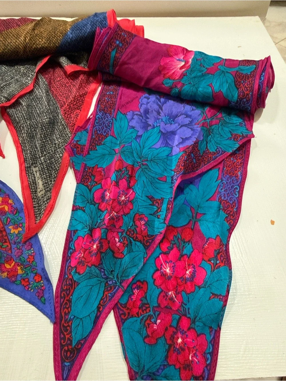 Evan Picone Liz Claiborne & other Mulicolor Silk Scarves 🧣 Blue, Pink, Red Black